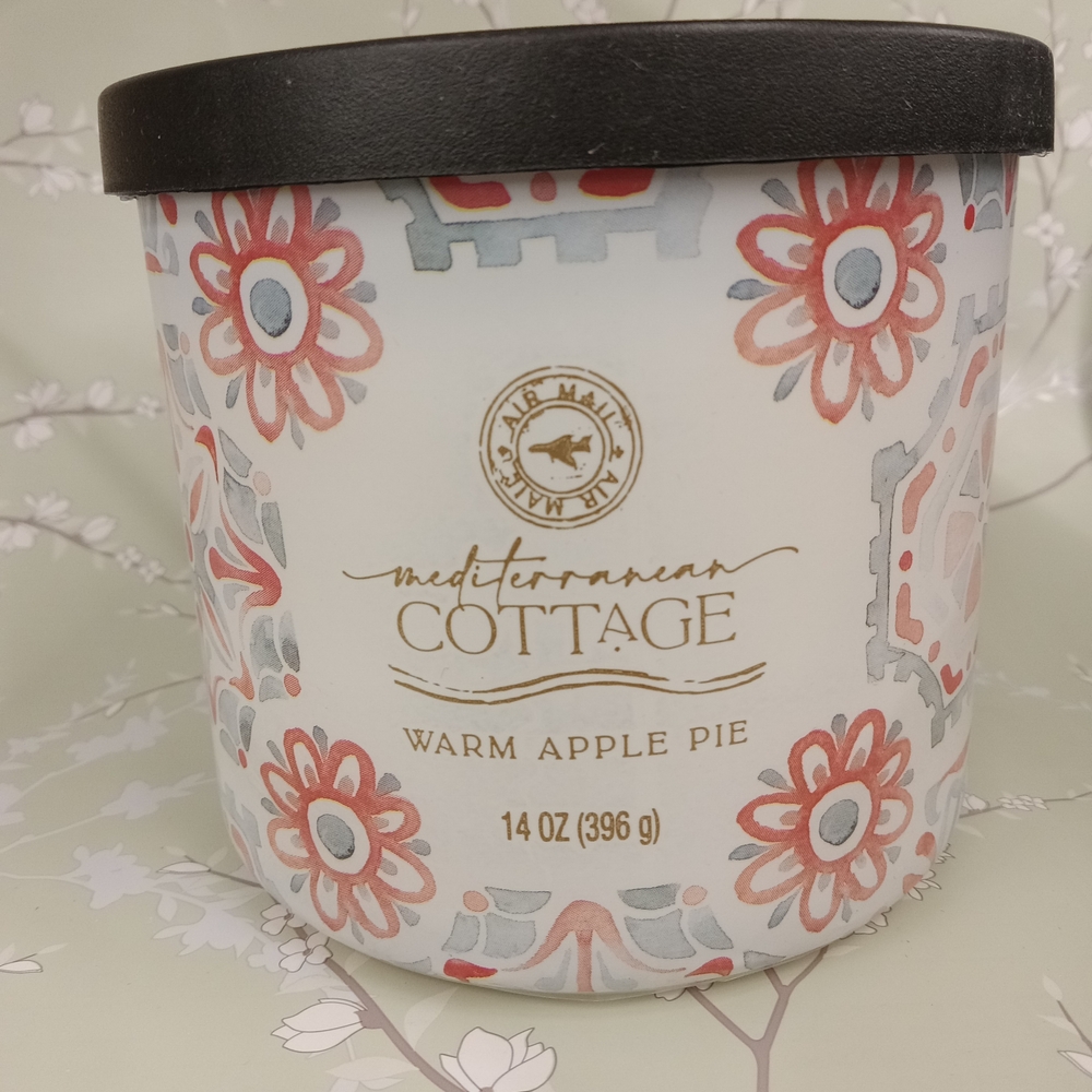 Warm Apple Pie Candle - Black, Red, White